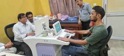 (Click here for more pictures)
Real-time health scan at the Patanjali store