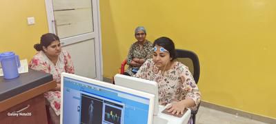 (Click here for more pictures)
Real-time health scan at the Patanjali store