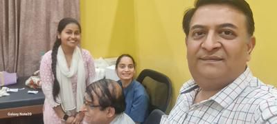 (Click here for more pictures)
Real-time health scan at the Patanjali store