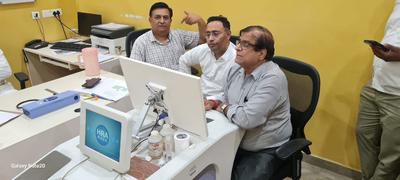 (Click here for more pictures)
Real-time health scan at the Patanjali store