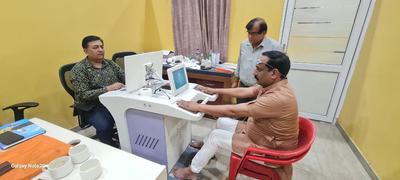(Click here for more pictures)
Real-time health scan at the Patanjali store